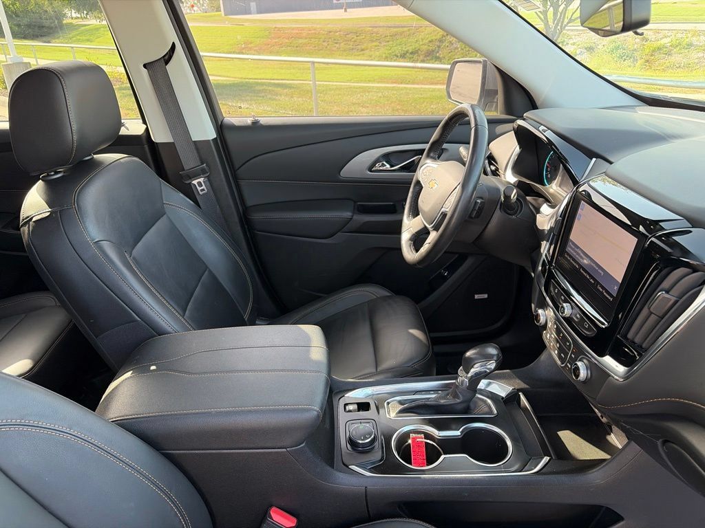 Used 2021 Chevrolet Traverse LT w/ LT Premium Package AWD/4WD image 31