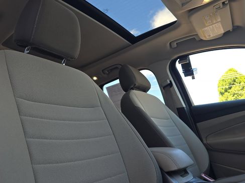 Used 2016 Ford Escape SE w/ Equipment Group 201A AWD/4WD image 17