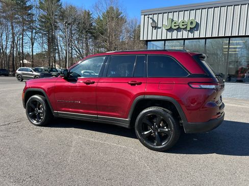 Used 2023 Jeep Grand Cherokee Altitude image 7