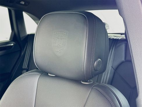 Used 2025 Porsche Macan image 13