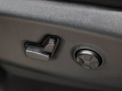 Used 2025 Chrysler Pacifica Select FWD image 21
