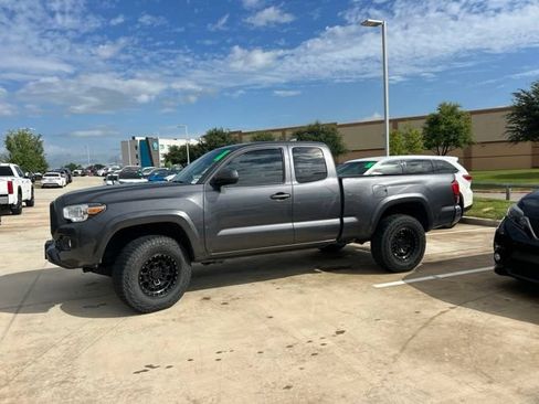 Used 2022 Toyota Tacoma SR5 AWD/4WD image 5