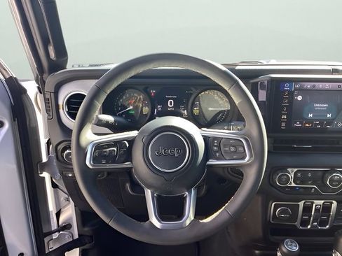Used 2024 Jeep Wrangler Unlimited Sahara AWD/4WD image 18