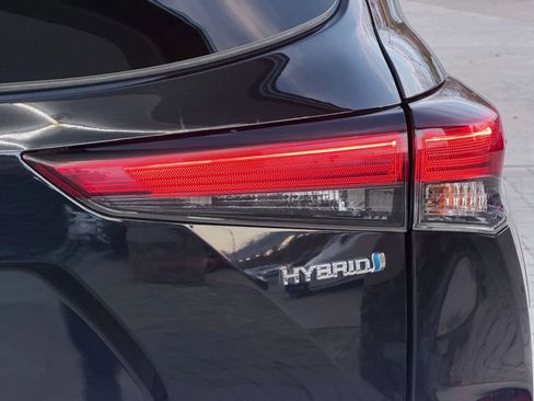 Used 2023 Toyota Highlander XLE image 15