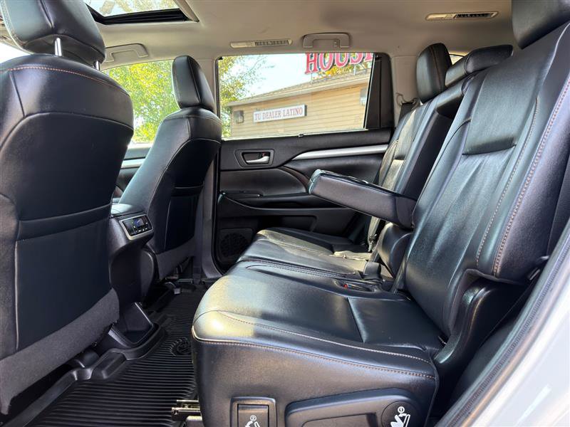 Used 2019 Toyota Highlander XLE AWD/4WD image 22