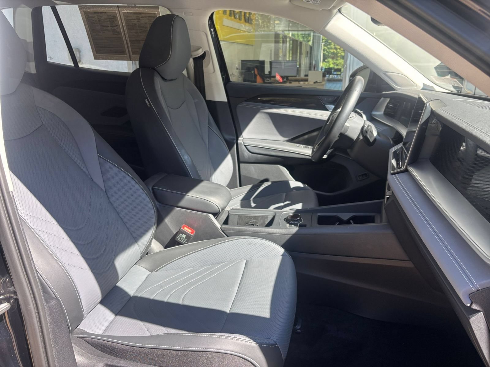 Used 2026 Volkswagen Tiguan SE AWD/4WD image 28