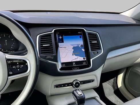 Used 2021 Volvo XC90 T5 Momentum w/ Protection Package Premier FWD image 7