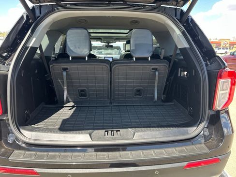 Used 2022 Ford Explorer XLT w/ Equipment Group 202A AWD/4WD image 28