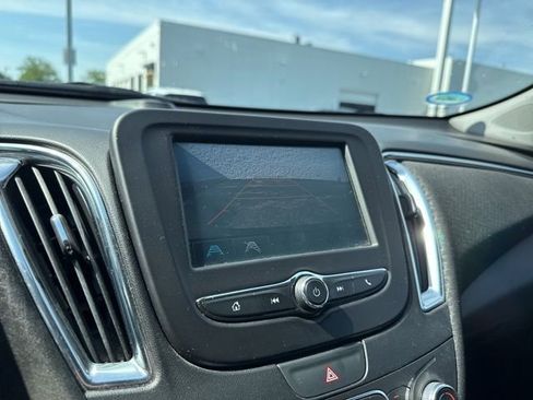 Used 2018 Chevrolet Malibu LT FWD image 17