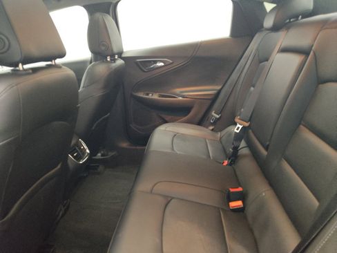 Used 2018 Chevrolet Malibu LT w/ Leather Package FWD image 18