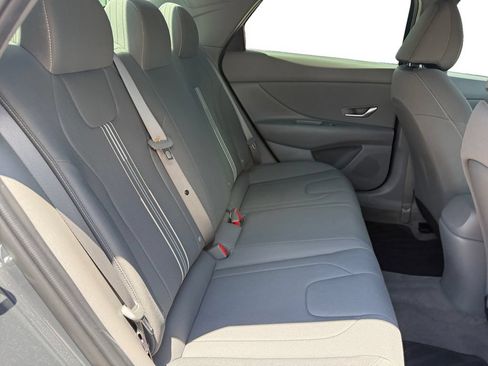 Used 2023 Hyundai Elantra SEL w/ Convenience Package FWD image 17