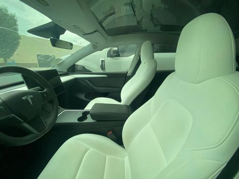 Used 2023 Tesla Model Y Long Range AWD/4WD image 6