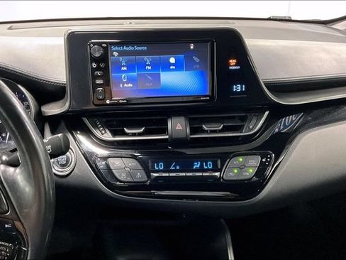 Used 2018 Toyota C-HR XLE FWD image 4