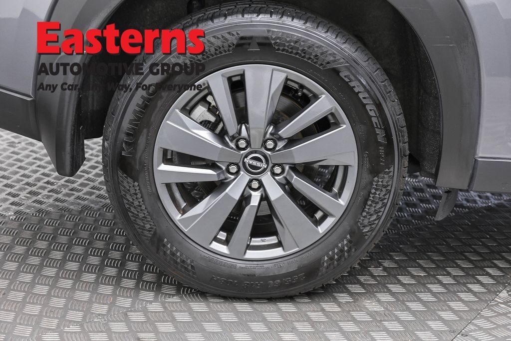 Used 2024 Nissan Pathfinder SV AWD/4WD image 32