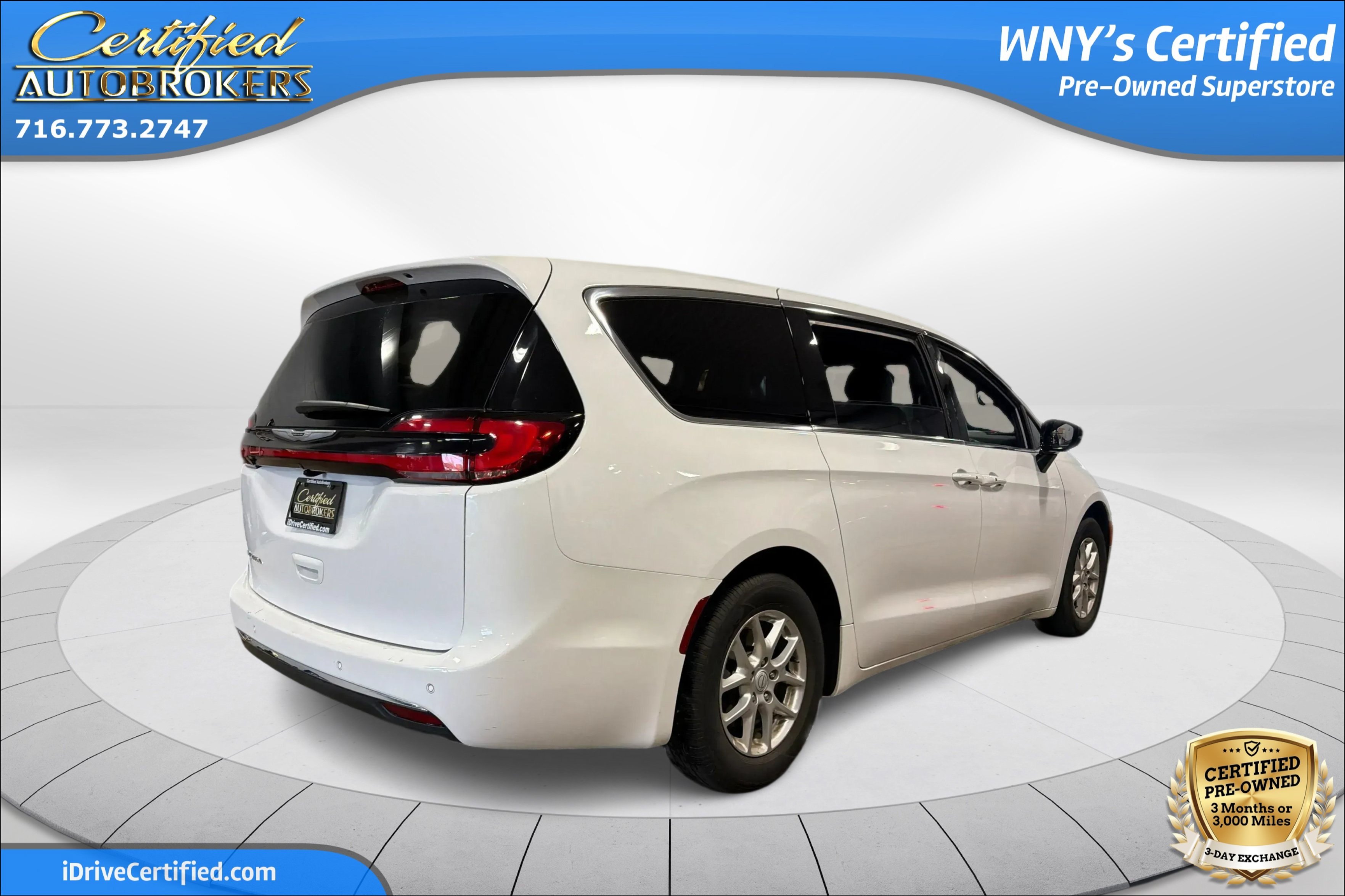 Used 2026 Chrysler Pacifica Select FWD image 6