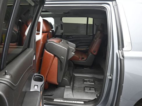 Used 2019 Chevrolet Suburban Premier w/ Premier Plus Edition AWD/4WD image 35