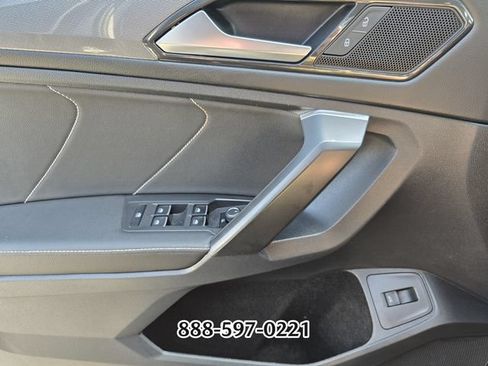 Certified 2022 Volkswagen Tiguan SE FWD image 32