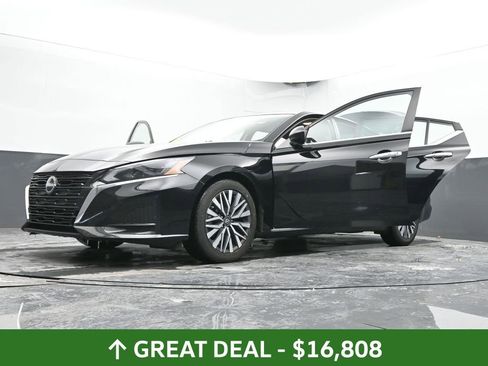 Used 2024 Nissan Altima 2.5 SV image 71