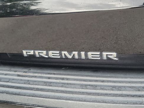 Used 2021 Chevrolet Suburban Premier w/ Premium Package image 8