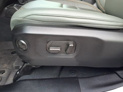 Used 2024 Jeep Gladiator Mojave AWD/4WD image 10