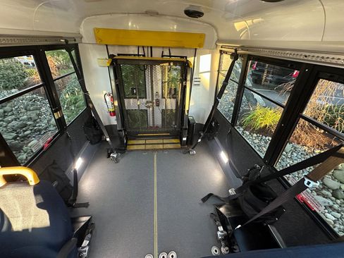 Used 2014 Chevrolet Express 3500 image 10