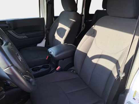 Used 2018 Jeep Wrangler Unlimited Sport S AWD/4WD image 14