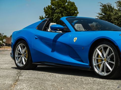 Used 2022 Ferrari 812 GTS RWD image 29