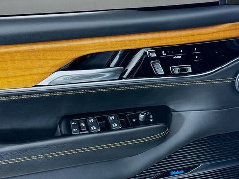 Used 2023 Jeep Grand Wagoneer Series III image 18