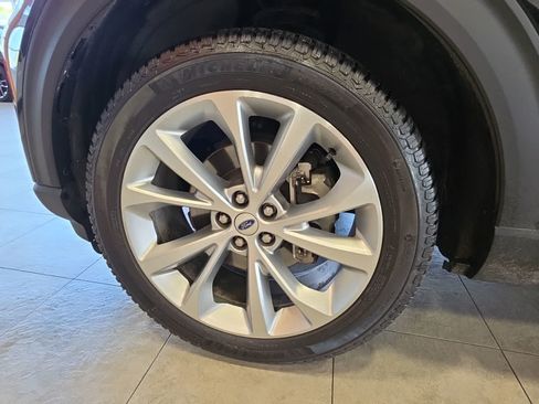 Used 2022 Ford Explorer Platinum w/ Equipment Group 601A AWD/4WD image 14