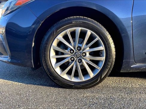 Used 2016 Toyota Avalon Limited image 11