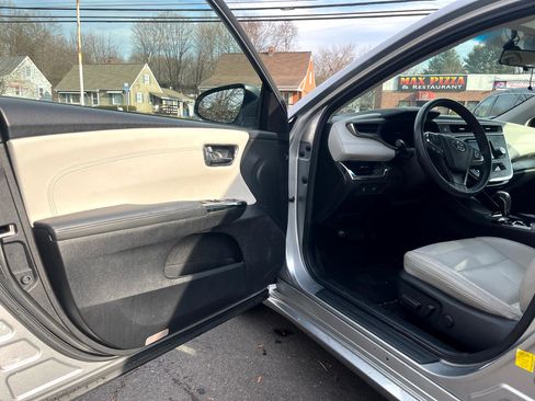 Used 2016 Toyota Avalon XLE Premium image 9