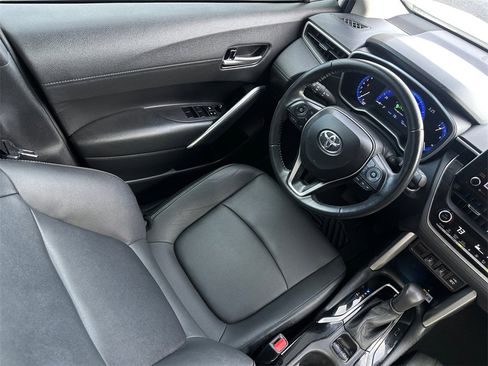 Used 2022 Toyota Corolla Cross XLE w/ Convenience Package image 27