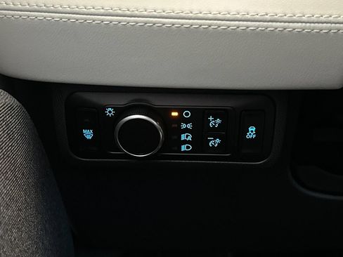 Certified 2025 Ford Mustang Mach-E Premium AWD/4WD image 29