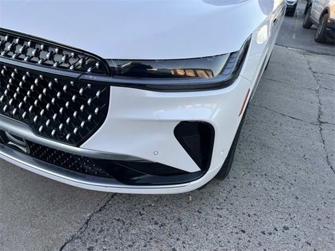 Used 2024 Lincoln Nautilus Reserve image 9