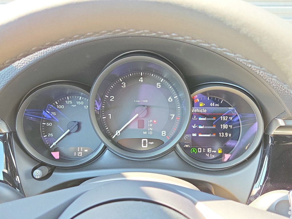 Certified 2026 Porsche Macan AWD/4WD image 8