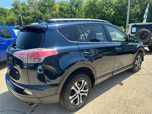 Used 2018 Toyota RAV4 LE FWD image 7