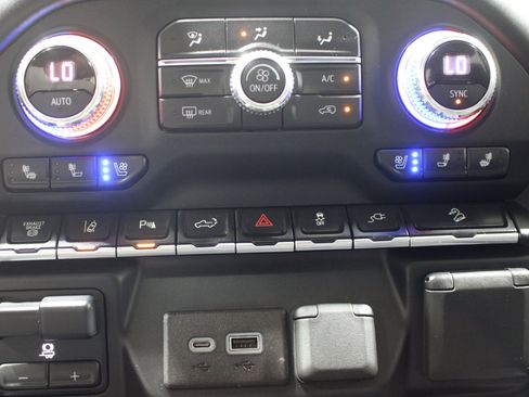 Used 2021 GMC Sierra 2500 Denali w/ Denali Ultimate Package image 18