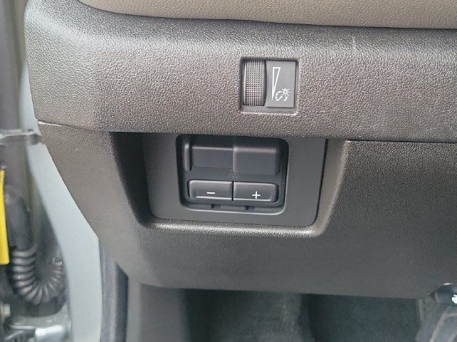 Used 2025 Chevrolet Colorado ZR2 w/ Technology Package AWD/4WD image 22