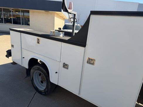 Used 2011 RAM 5500 SLT image 17