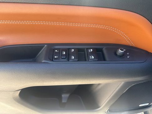 Used 2025 Jeep Compass Limited w/ Sun & Sound Group AWD/4WD image 8