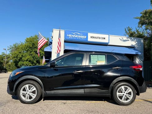 Used 2020 Nissan Kicks S FWD image 24