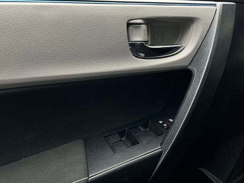 Used 2016 Toyota Corolla LE image 18