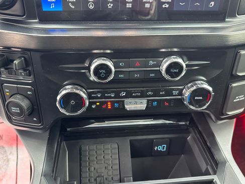 New 2026 Ford F250 Lariat w/ Black Appearance Package image 29