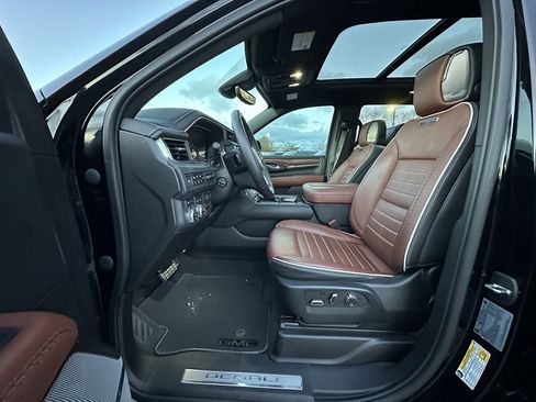 Used 2023 GMC Yukon Denali Ultimate image 2