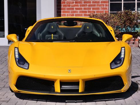 Used 2018 Ferrari 488 Spider RWD image 2