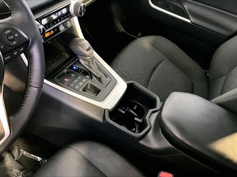Used 2022 Toyota RAV4 XLE w/ Convenience Package AWD/4WD image 17
