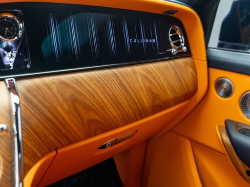 Used 2025 Rolls-Royce Cullinan AWD/4WD image 45
