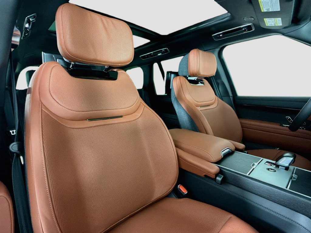 New 2026 Land Rover Range Rover SV AWD/4WD image 15