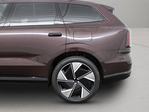 New 2025 Volvo EX90 Ultra image 14