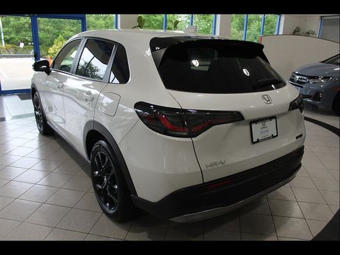 Certified 2025 Honda HR-V Sport image 7